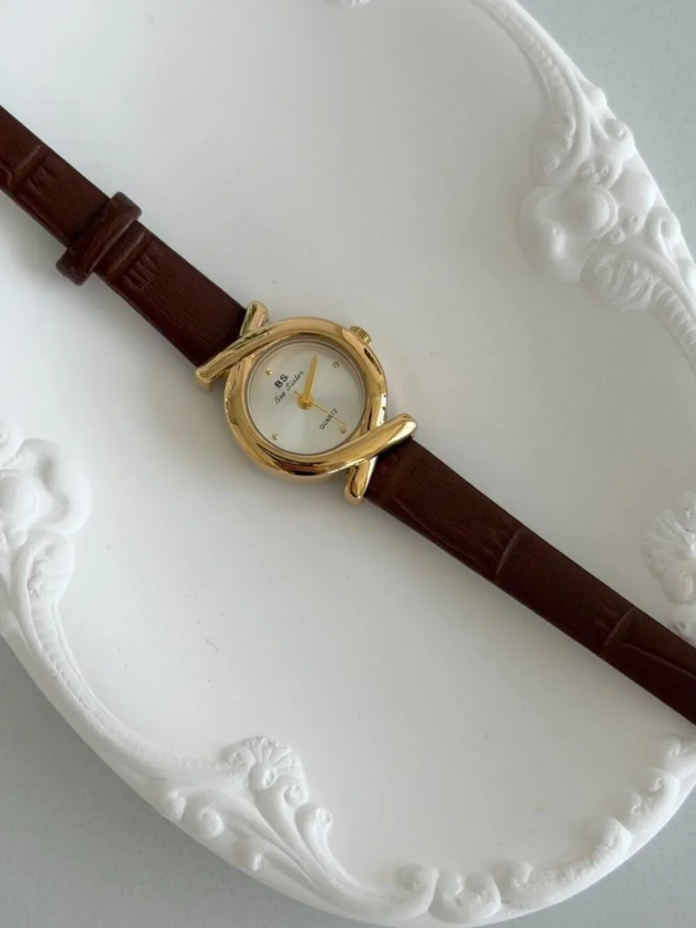 SKU0517 Retro Gold Brown Strap Women Minimalist Watch Bracelet Stainless steel